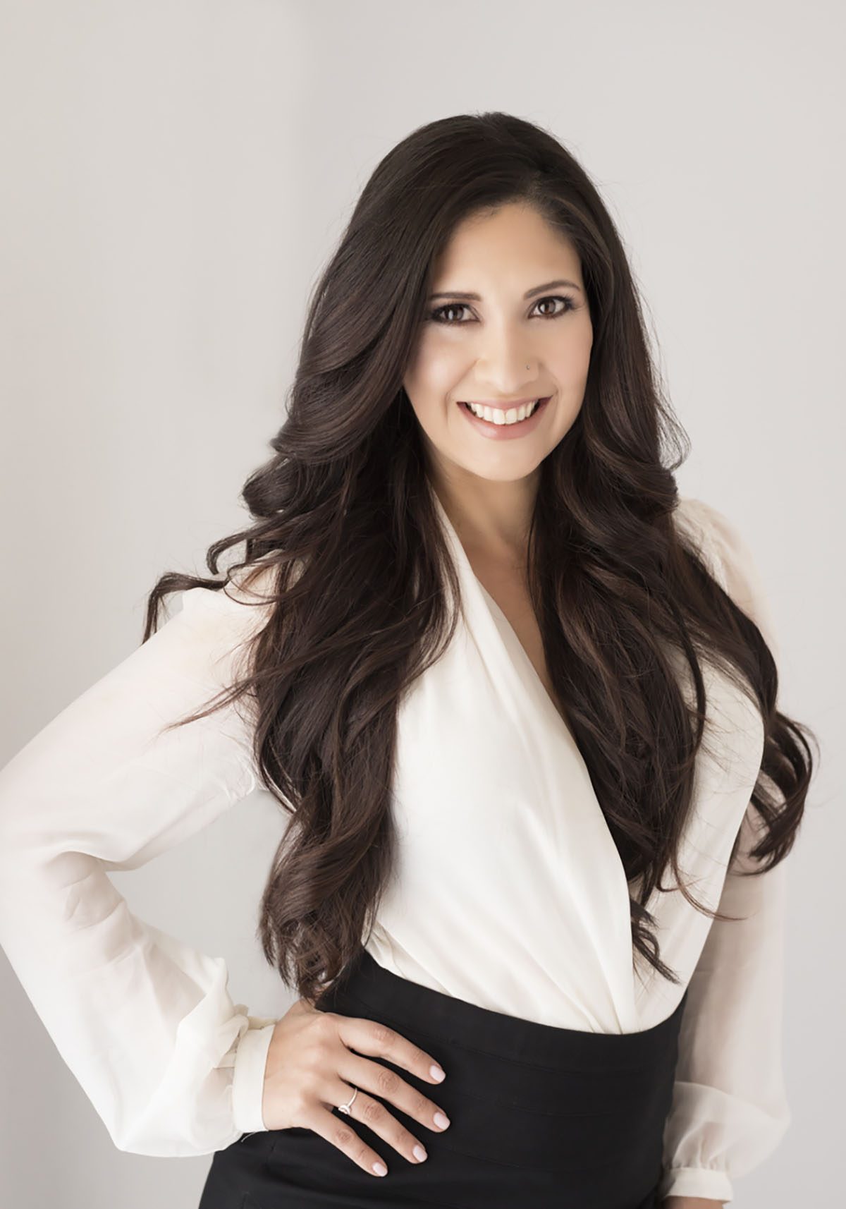 Mary Kent Photography is a Orlando FL portrait studio photographer who specializes in photography, headshots, branding, fashion, location, glamour, and  events.