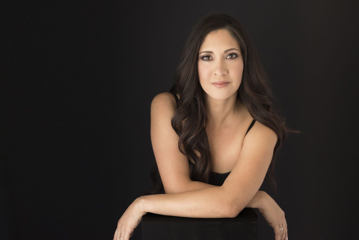 Mary Kent Photography is a Orlando FL portrait studio photographer who specializes in photography, headshots, branding, fashion, location, glamour, and  events.