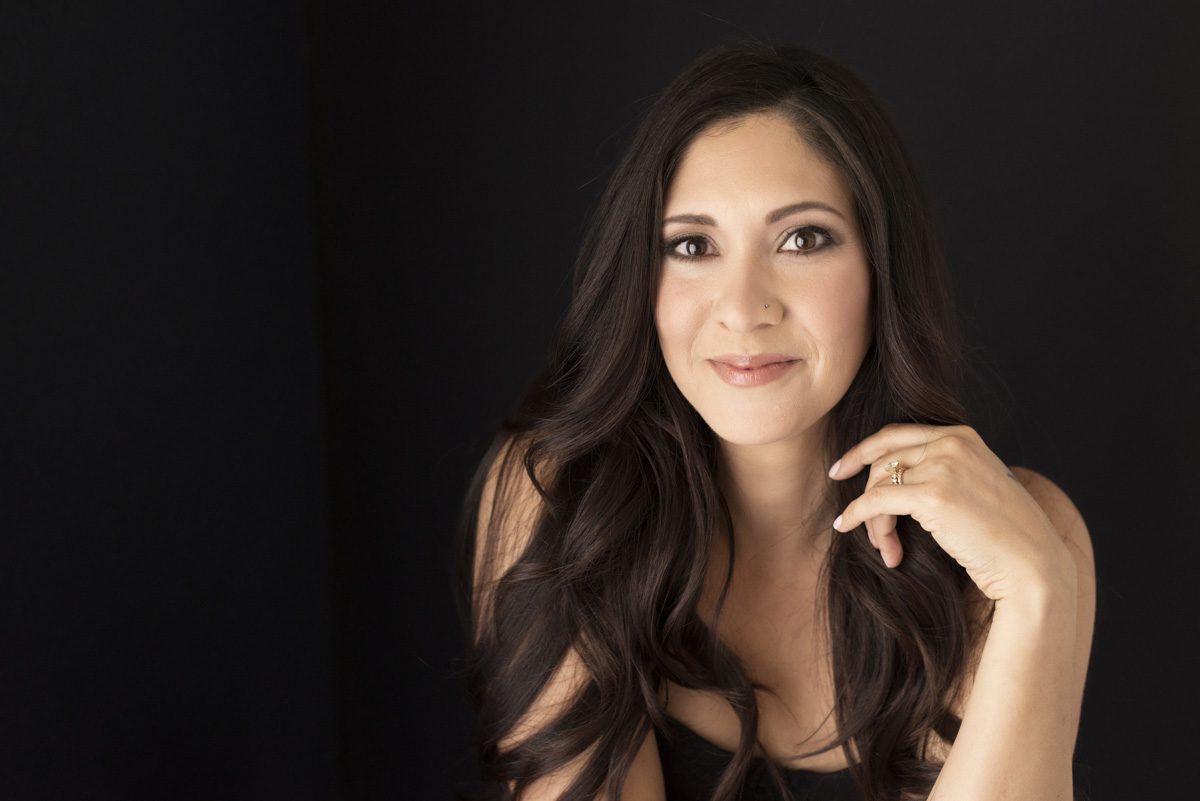 Mary Kent Photography is a Orlando FL portrait studio photographer who specializes in photography, headshots, branding, fashion, location, glamour, and  events.