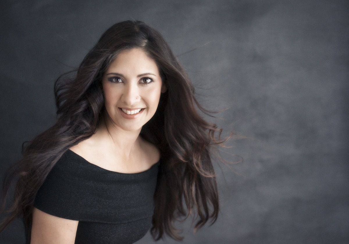 Mary Kent Photography is a Orlando FL portrait studio photographer who specializes in photography, headshots, branding, fashion, location, glamour, and  events.