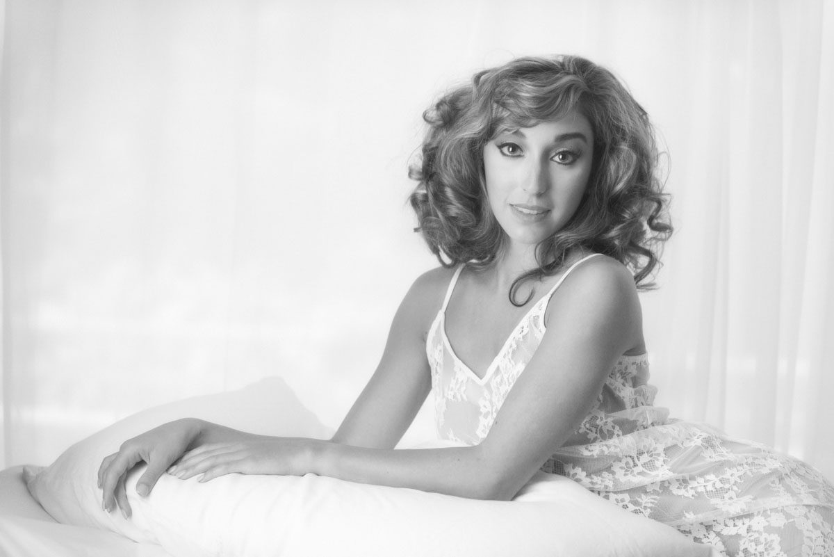 Mary Kent Photography is a Orlando FL portrait studio photographer who specializes in photography, headshots, branding, fashion, location, glamour, and  events.