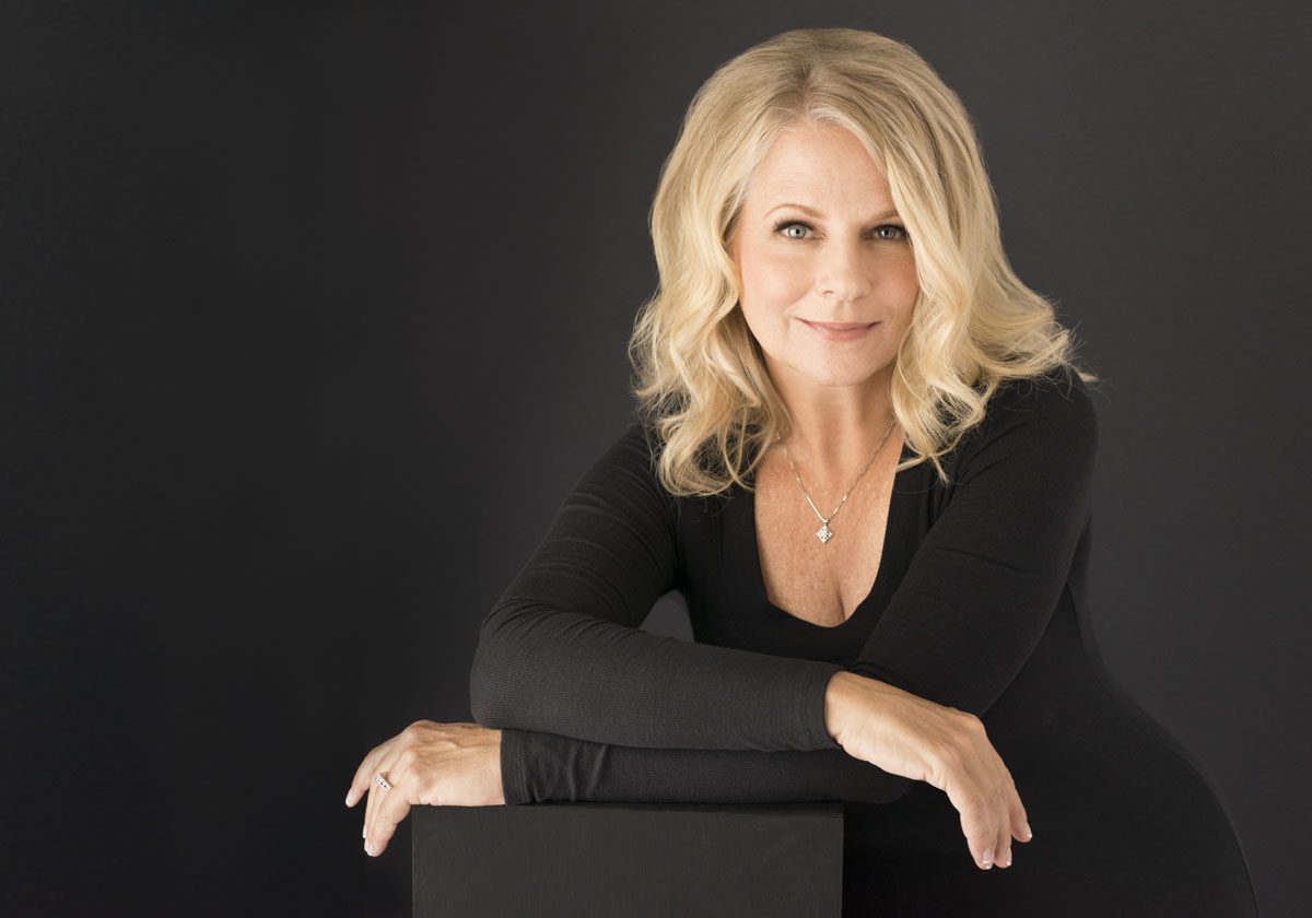 Mary Kent Photography is a Orlando FL portrait studio photographer who specializes in photography, headshots, branding, fashion, location, glamour, and  events.