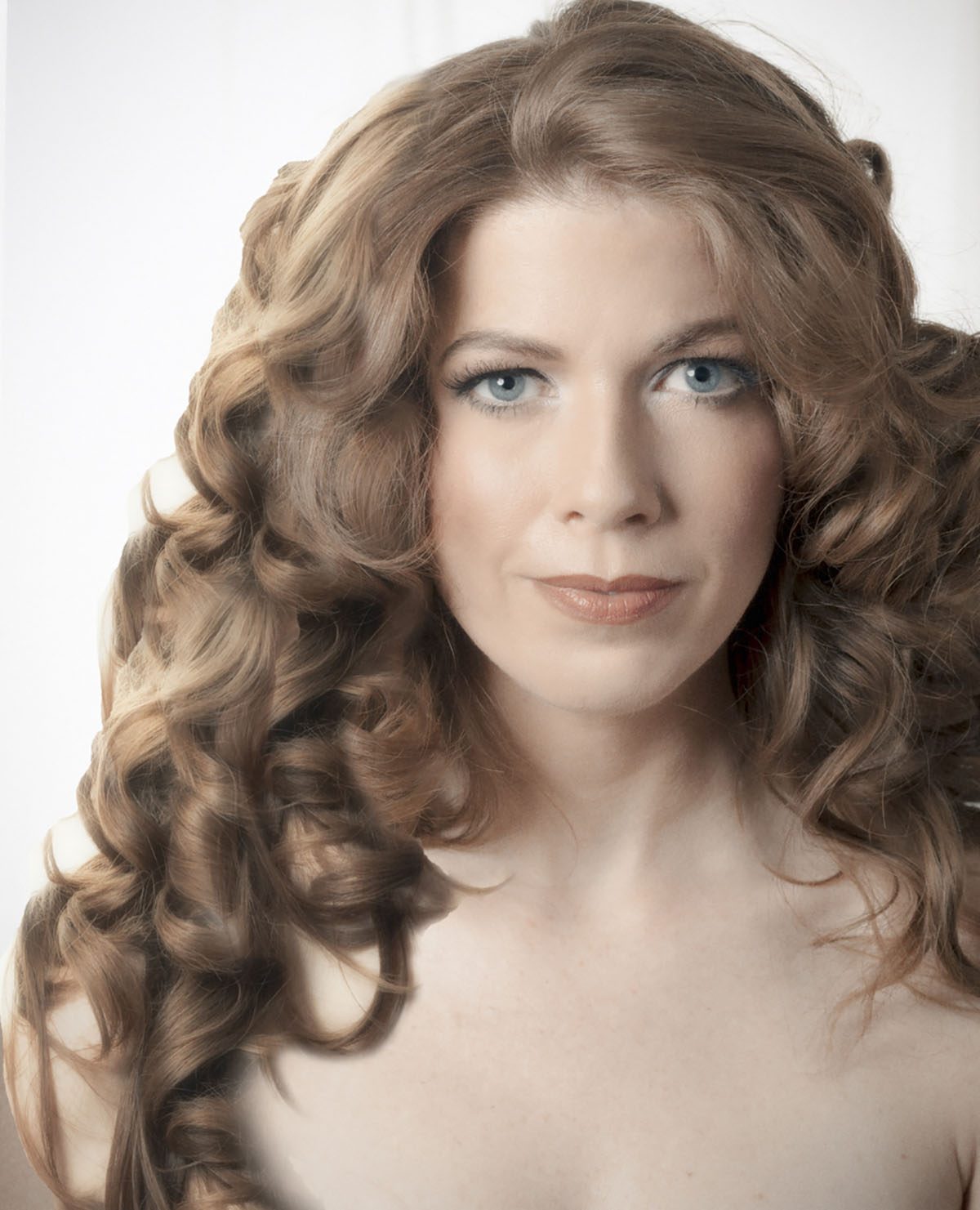 Mary Kent Photography is a Orlando FL portrait studio photographer who specializes in photography, headshots, branding, fashion, location, glamour, and  events.