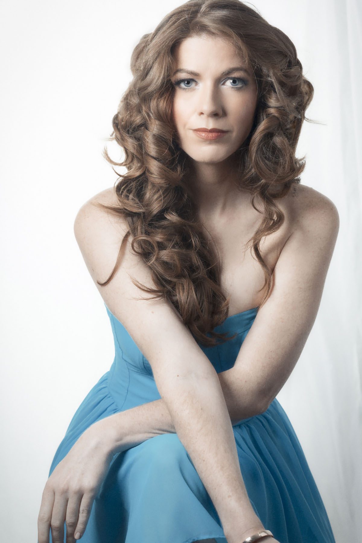 Mary Kent Photography is a Orlando FL portrait studio photographer who specializes in photography, headshots, branding, fashion, location, glamour, and  events.