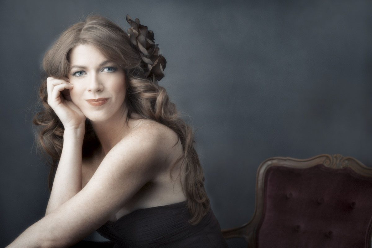 Mary Kent Photography is a Orlando FL portrait studio photographer who specializes in photography, headshots, branding, fashion, location, glamour, and  events.