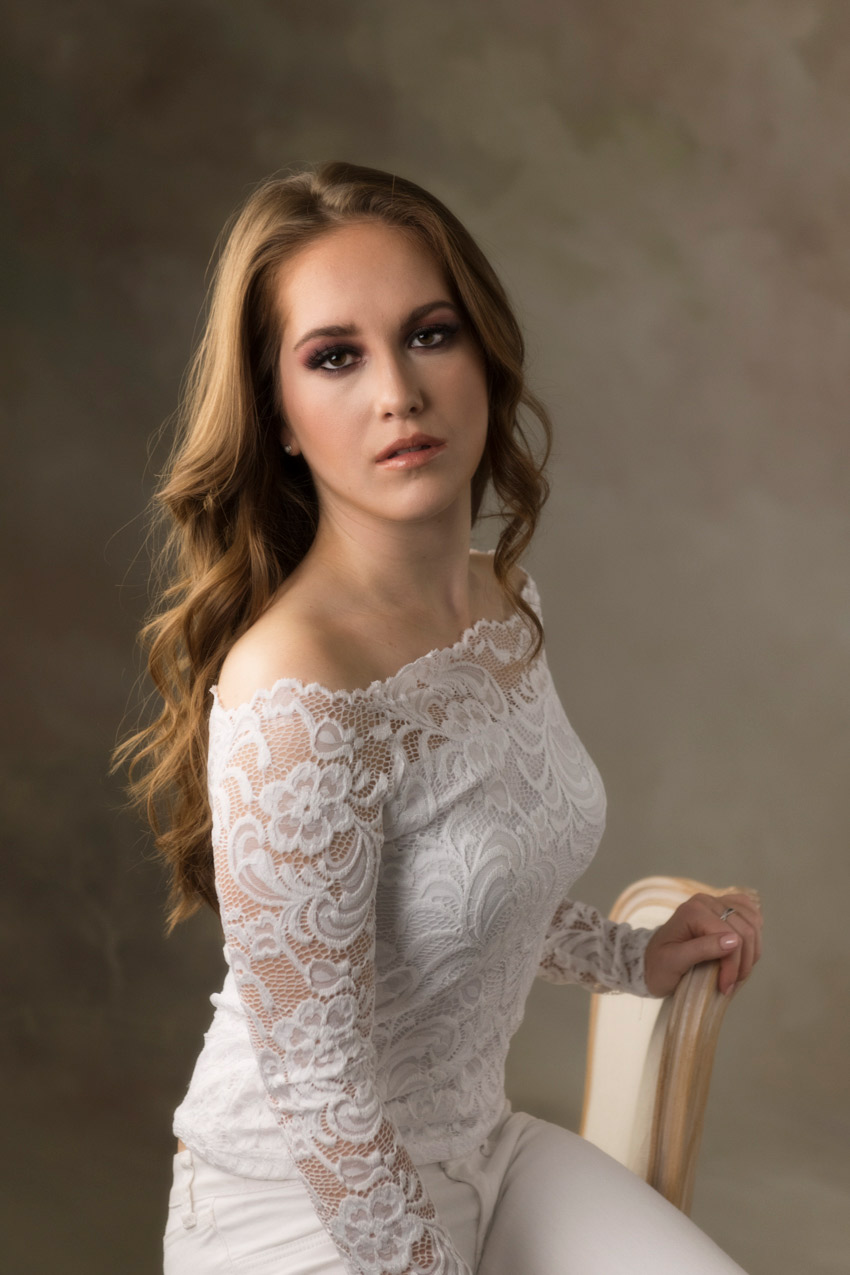 Mary Kent Photography is a Orlando FL portrait studio photographer who specializes in photography, headshots, branding, fashion, location, glamour, and  events.